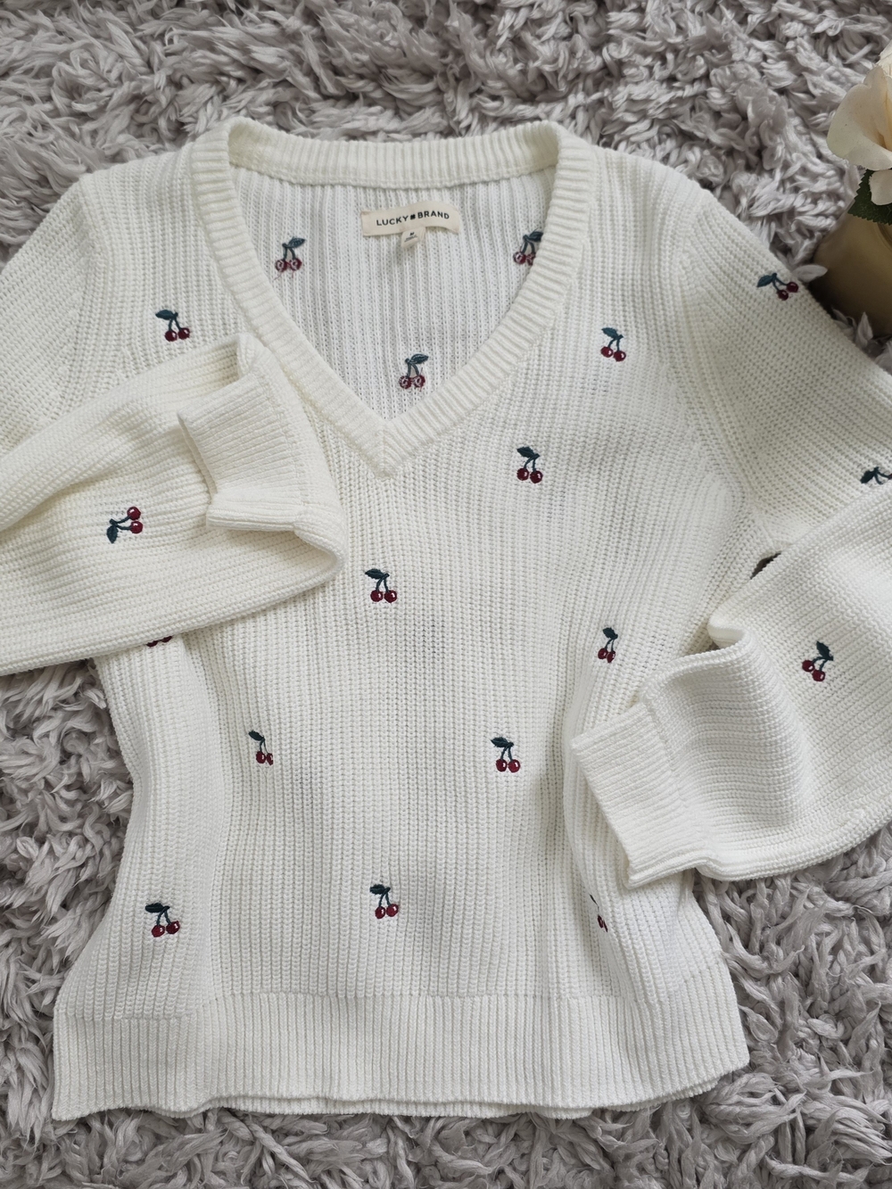Lucky‎ Brand V-Neck Sweater w/ Cherry Embroidery Sz M - Picture 2 of 8